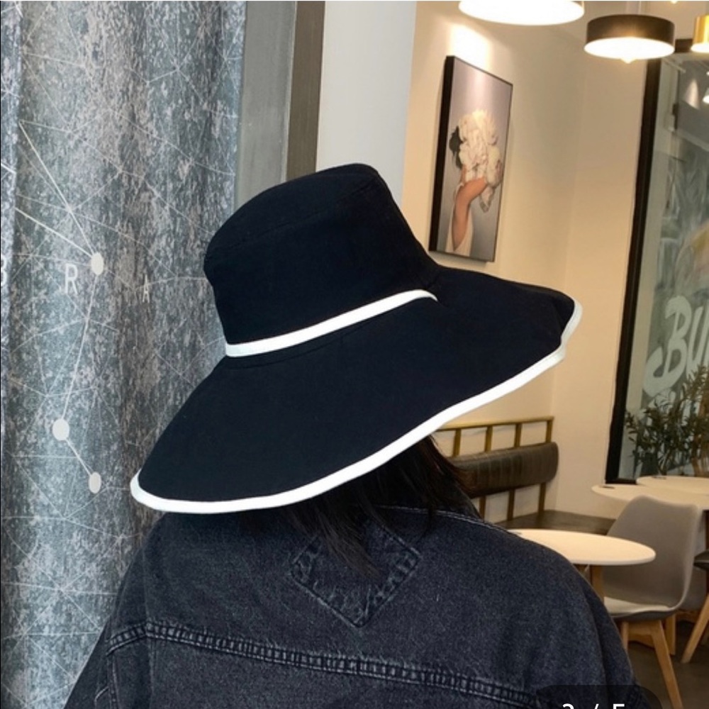 NEW Wide Rim Bucket Hat Black With White TrimβοΈβοΈβοΈβοΈβοΈ